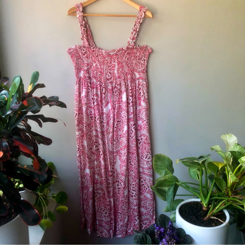 Calvin Klein Pink Paisley Print Smocked Sleeveless Maxi Dress. Runs large.